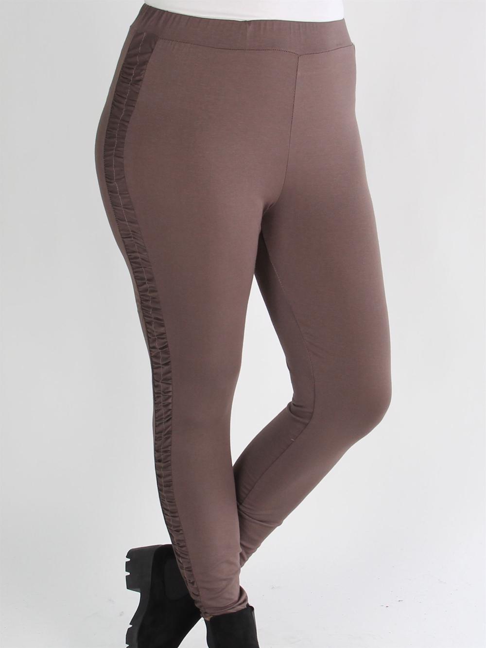 Sassari - Svarta mjuka leggings med rutigt mönster längs benen